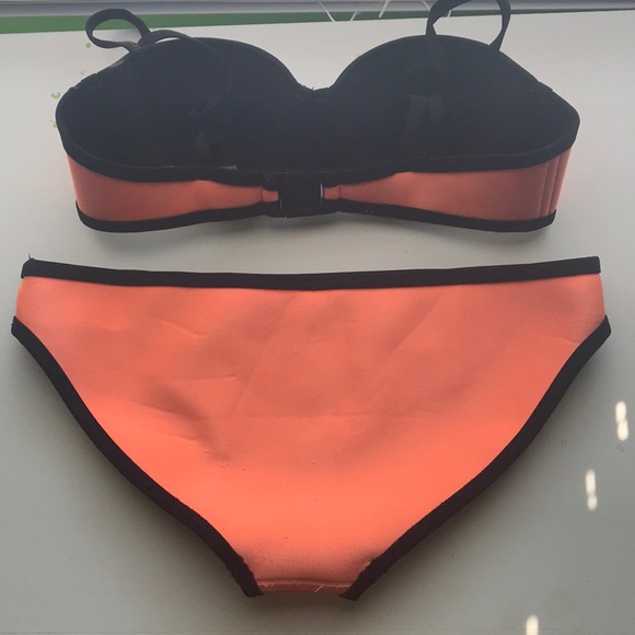 XS Triangle Bikini - Picture 4 of 4